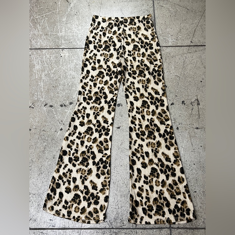 456B. Leopard Pant & Button Front Set - Picture 8 of 10
